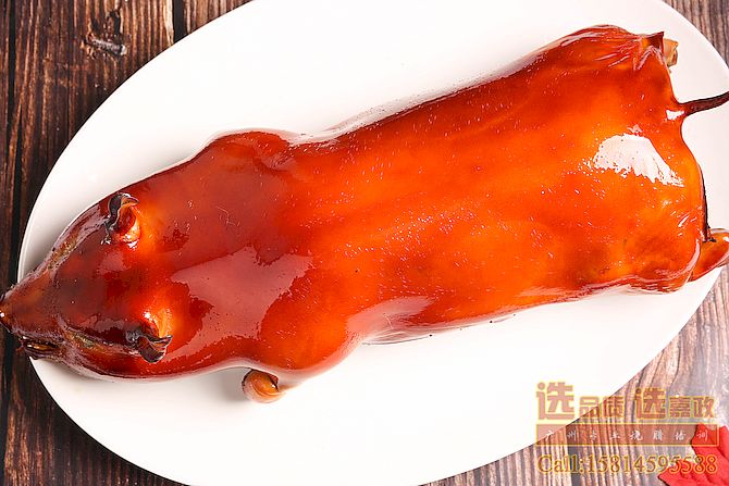 广东传统烧乳猪-光皮烧乳猪