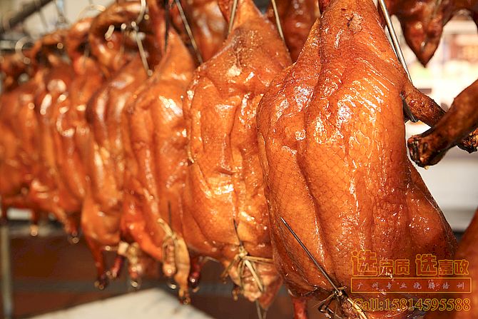 广东脆皮烧鹅成品展示 广式烧鸭做法秘诀